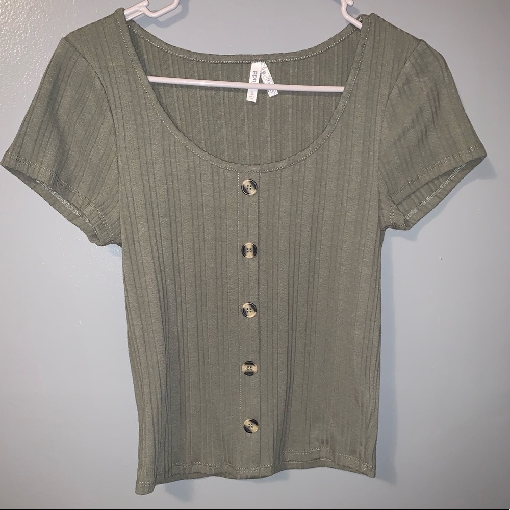 Kohl’s Olive Green Scoop Neck Ribbed Button Top